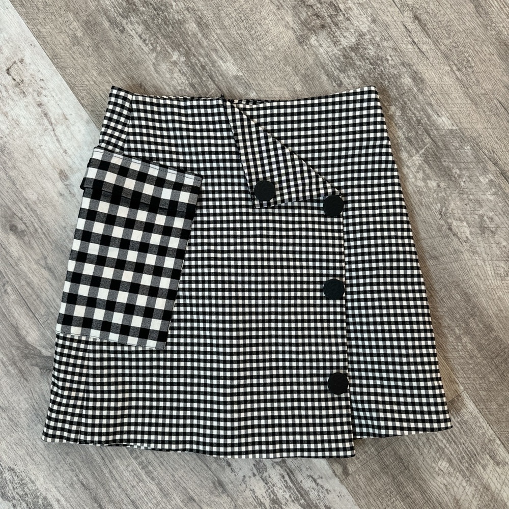 Stylish Black and White Checkered Skirt